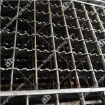 Neslidžios cinkuoto plieno strypų grotelės